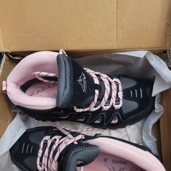 Ladies Hiking Boots - Picture 8 of 10